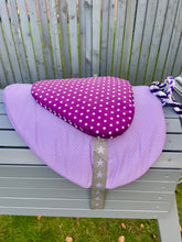 Lade das Bild in den Galerie-Viewer, Stoffsattel Sattel speziell für Holzpferde