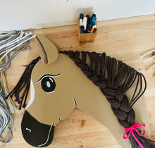 Lade das Bild in den Galerie-Viewer, Holzpferd beige mittel 90 cm Stockmaß