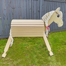 Lade das Bild in den Galerie-Viewer, Holzpferd beige groß 100 cm Stockmaß