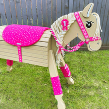Lade das Bild in den Galerie-Viewer, Holzpferd beige klein 80 cm Stockmaß