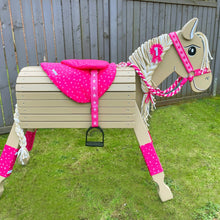 Lade das Bild in den Galerie-Viewer, Herbstangebot Komplett Set Holzpferd 80cm + Zubehör zzgl. Versand
