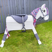 Lade das Bild in den Galerie-Viewer, Holzpferd weiß groß 100 cm Stockmaß