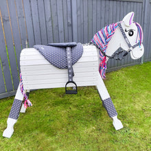 Lade das Bild in den Galerie-Viewer, Holzpferd weiß mittel 90 cm Stockmaß