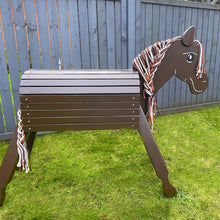 Lade das Bild in den Galerie-Viewer, Holzpferd dunkelbraun groß 100 cm Stockmaß