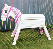 Lade das Bild in den Galerie-Viewer, Holzpferd weiß klein 80 cm Stockmaß