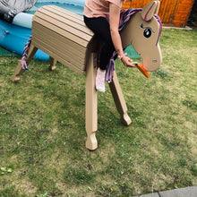 Lade das Bild in den Galerie-Viewer, Holzpferd beige groß 100 cm Stockmaß