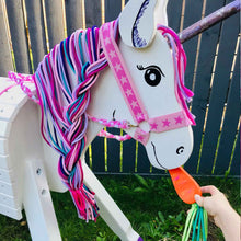 Lade das Bild in den Galerie-Viewer, Holzpferd Einhorn weiß mittel 90 cm Stockmaß