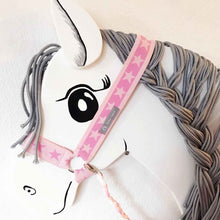 Lade das Bild in den Galerie-Viewer, Halfter Zügel Zaumzeug Holzpferd rosa