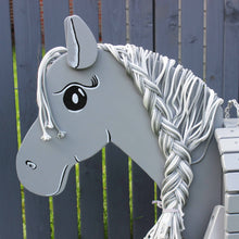 Lade das Bild in den Galerie-Viewer, Holzpferd grau groß 100 cm Stockmaß