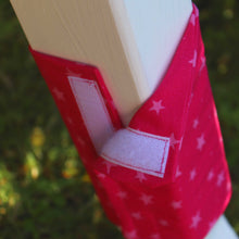 Lade das Bild in den Galerie-Viewer, 5tlg. Turnier Set Satteldecke, Halfter, Gamaschen, Turnierschleife