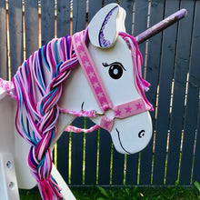 Lade das Bild in den Galerie-Viewer, Das Stecktier Holzpferd Tierhocker Kinderstuhl Kinderhocker Kindermöbel SItzgruppe
