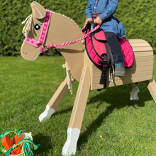 Lade das Bild in den Galerie-Viewer, Holzpferd beige groß 100 cm Stockmaß