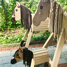 Lade das Bild in den Galerie-Viewer, Holzpferd beige klein 80 cm Stockmaß