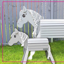 Lade das Bild in den Galerie-Viewer, Holzpferd grau klein 80 cm Stockmaß