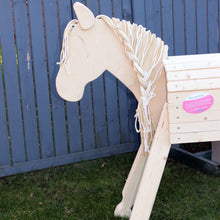Lade das Bild in den Galerie-Viewer, Indoor Holzpferd natur mittel 90 cm Stockmaß